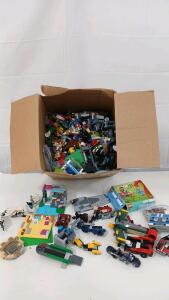 (200+) Assorted Lego Pieces