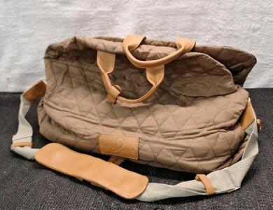 (1) Pet Carrier Handbag / Travel Bag / Pet Car Seat Sofa For Small To Medium Pets