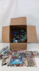 (200+) Assorted Lego Pieces