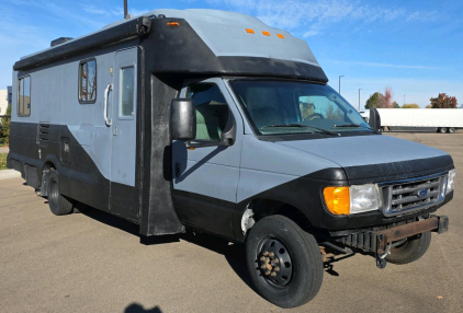2004 FORD ECONOLINE E-450 - 9K MILES!!