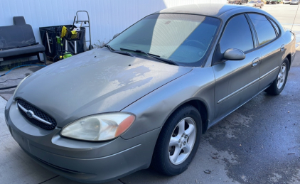 2001 Ford Taurus - Great First Car!