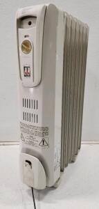 (1) De'Longhi SafeHeat Oil-Filled Radiator Space Heater