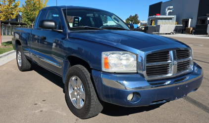 2005 DODGE DAKOTA - 4X4!