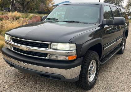 2004 CHEVROLET SUBURBAN 2500 - 4X4!