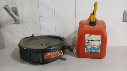(1) Ameri-Can 5 Gallon Gas Can (1) Flo Tool 15qt Oil Drain Container
