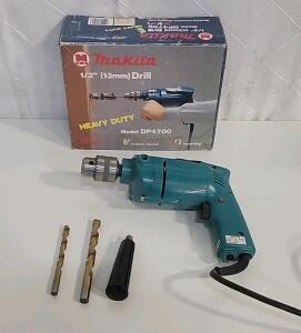 (1) Makita 1/2" (13mm) Drill