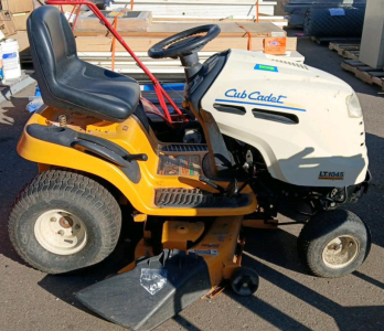 (1) Cub Cadet LT1045 Riding Lawn Mower