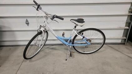 (1) 26" Northrock Cruiser White/Light Blue