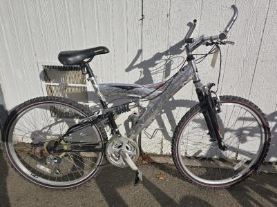 26" Silver Pacific 5000 mountain bike.(PLEASE read Description)