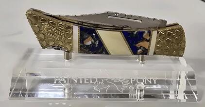 Beautiful Painted Pony Display Pocket Knife "Hammerhead" Series W/ Magnetic Display Stand