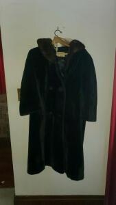 ( OFFSITE) Vintage Carrolll's Fur Jacket