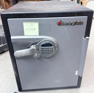 (1) Sentry Safe Digital Safe