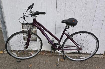 28" Burgundy Schwinn Third Avenue women's hybrid bicycle. (PLEASE READ DESCRIPTION (