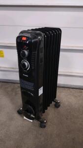 (Black) Pelonis Oil-Filled Electric Radiant Space Heater