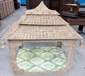(1) Wicker Pagoda Dog Bed