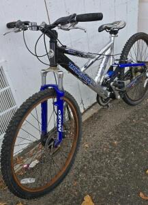 26" Mongoose XR250 mountain bike *SILVER* (PLEASE READ DESCRIPTION)