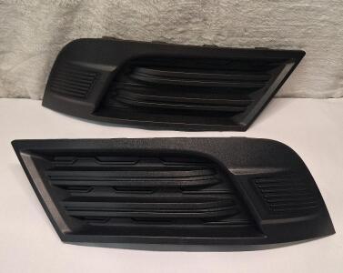 (1) 2-Piece Set Of Left & Right 2017 Chevrolet Traverse Front Fog Light Covers