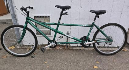 26"Green tandem bike.(PLEASE read Description)