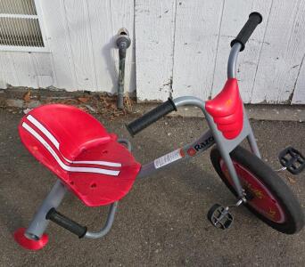 (2) Red Kids Bikes (1) Razor Flash Rider 300,Radio Flyer.(PLEASE CHECK READ DESCRIPTION)