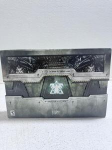 (1) Blizzard StarCraft II Wings of Liberty Collector's Edition PC Boxed Set Game