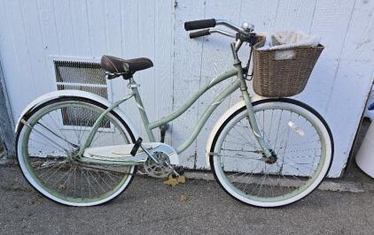 26" Green Huffy beach cruiser bicycle.(PLEASE read Description)