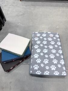(4) Pet Beds