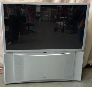 Hitachi 57F710A 56&rdquo; Rear Projection TV