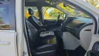 2013 CHRYSLER TOWN & COUNTRY - TOUCH SCREEN SYSTEM! - 24