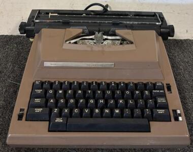 Sears The Graduate Electric Typewriter w/ Case