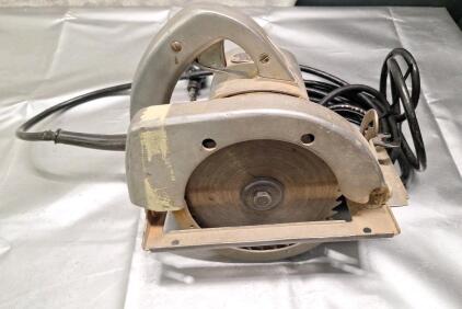 (1) Vintage Skil Circular Saw, Model 520