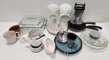 (1) Cook's Essentials Electric Gravy Boat Warmer W/ (2) Gravy Boats (2) Vintage Homco White Plastic Seashell Hand Towel Ring Holder And Assorted Kitchenware