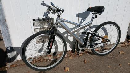 (1) 26" Mongoose MGX Bike (Silver)