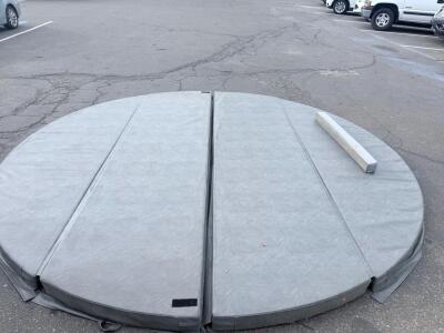 (1) Large Grey Jacuzzi Cover Fits A 10&rsquo;x10&rsquo; Round Jacuzzi