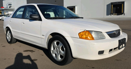 2000 MAZDA PROTEGE - AFTERMARKET STEREO!