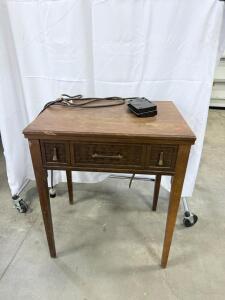 (1) Vintage Singer Sewing Machine Table - 26&rdquo;x18.5&rdquo;x31&rdquo;
