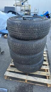 (4) 18&rdquo; Ford Wheels 6x5.25. & (4) 275/65/18 Tires Attached & Factory Lug Nuts