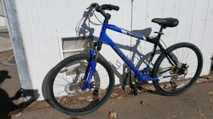 (1) 26" Schwinn Frontier GSD Bike (Black And Blue)