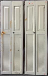 (2) Louvered Closet Doors H 6&rsquo; 7&rdquo; W 4&rsquo; 1.5&rdquo; L 1.5&rdquo;
