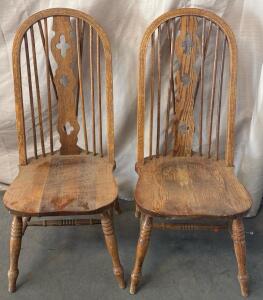 (2) Wooden Dining Chairs H 3&rsquo; 5&rdquo; W 1&rsquo; 6&rdquo; L 1&rsquo; 8&rdquo;