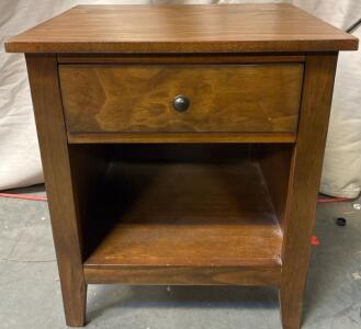 Wooden Endtable H 2&rsquo; W 1&rsquo; 9&rdquo; L 1&rsquo; 6&rdquo;