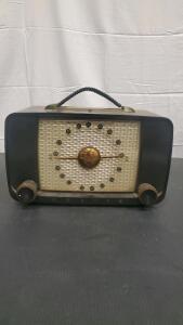 Vintage Zenith Model 6D815 Tabletop/Portable AM Radio