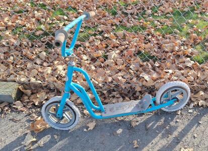 (1) Powder Blue Scooter