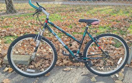 (1) 26" Green Magna 18-Speed Mountain Bike