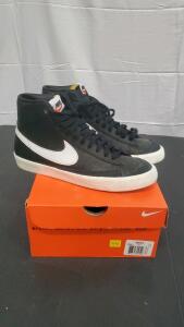 Nike Blazer Mid '77 Vintage Sneakers Size 9