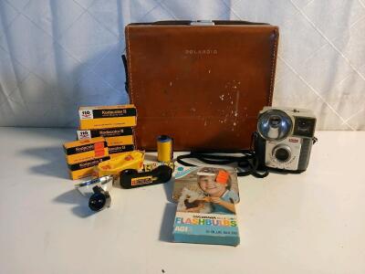 (1) Vintage Kodak Brownie Starmite Outfit Camera W/ Case And Film