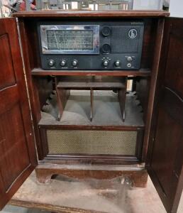 (1) Hallicrafters 8R40 Radio And 8R40C Radio Phonograph Combination Station -25"L x22"W x37"H