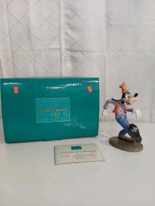 Walt Disney Classic Collection 1997 Goofy "Oh, The World Owes Me A Livin'."