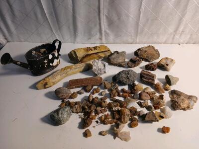 Approx.(25+) Natural Gems And Rocks