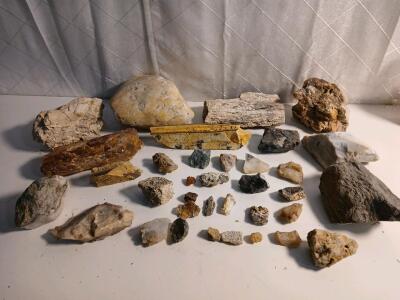 Approx.(25+) Natural Gems And Rocks