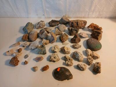 Approx.(25+) Natural Gems And Rocks